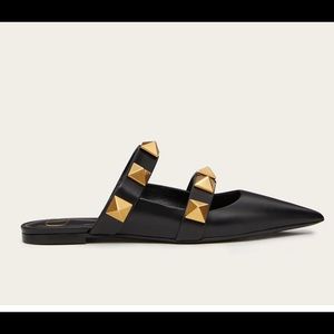 Valentino Roman Stud flat mule in calfskin. Worn 3 times. Euro 39 (Size 8)